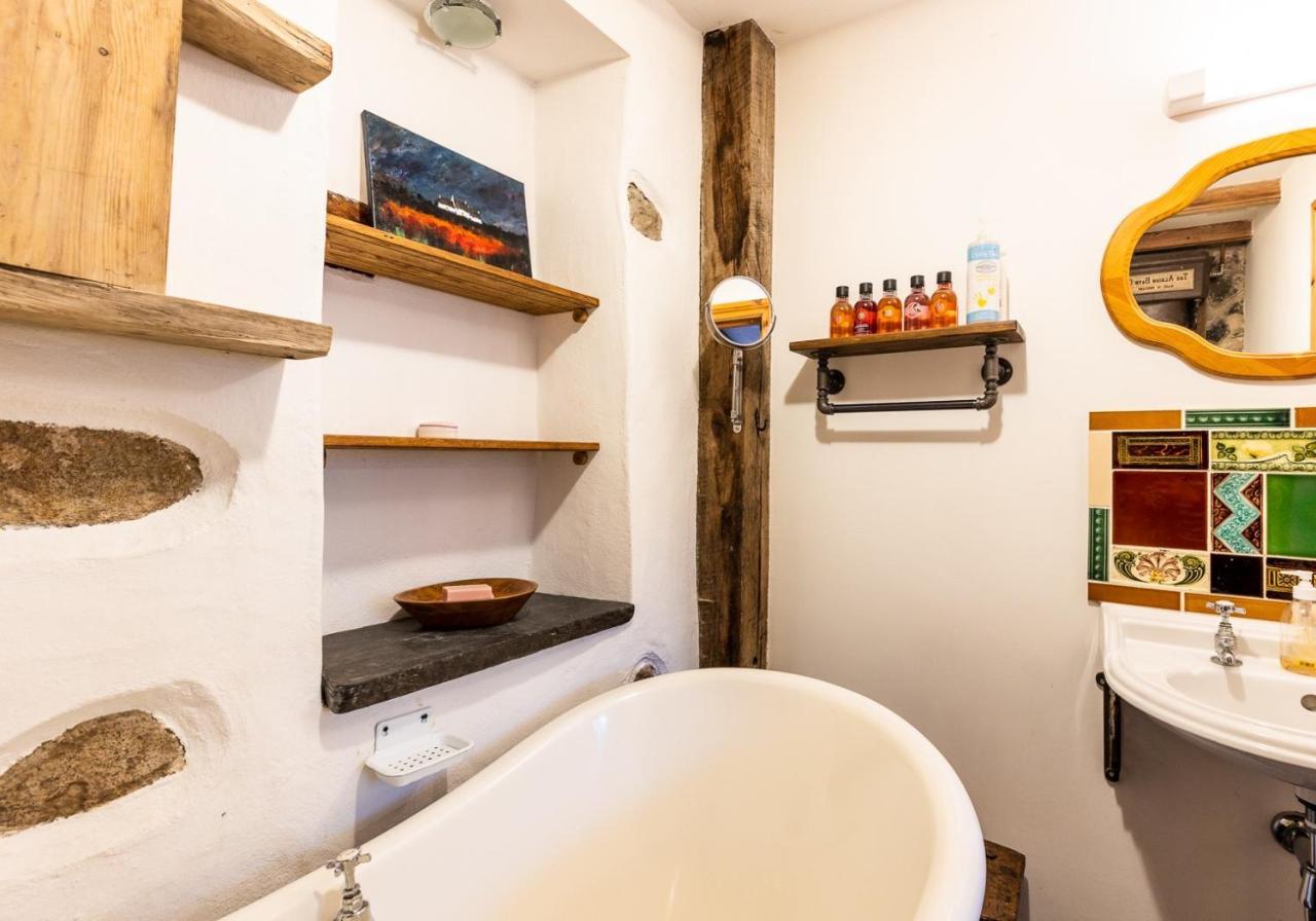 Bwthyn Capten - A Charming Cottage For Up To 6 Newport  Esterno foto