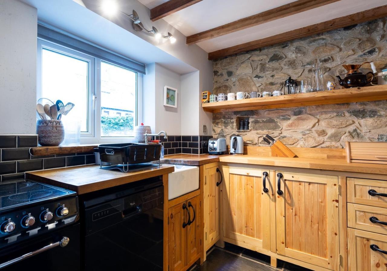 Bwthyn Capten - A Charming Cottage For Up To 6 Newport  Esterno foto