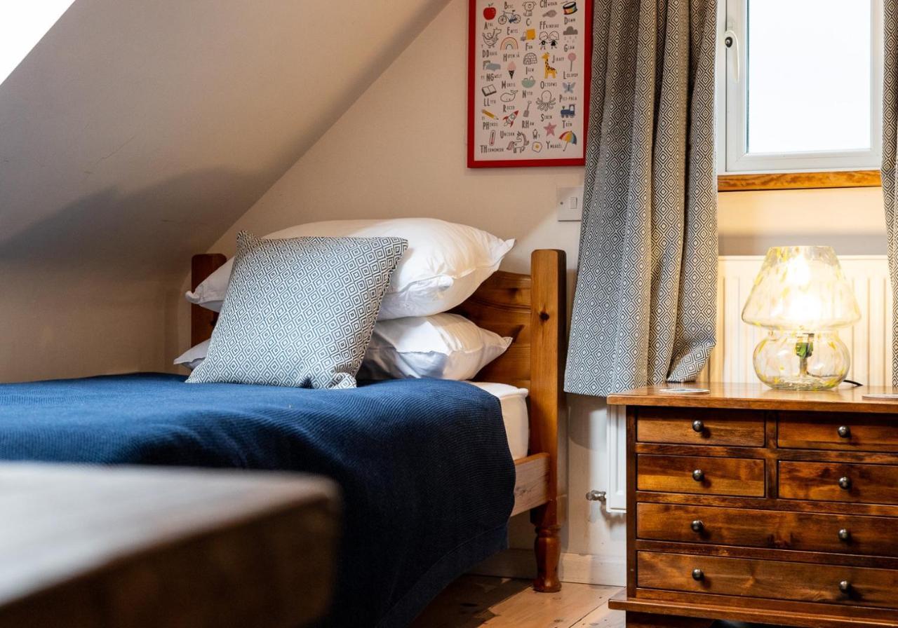 Bwthyn Capten - A Charming Cottage For Up To 6 Newport  Esterno foto