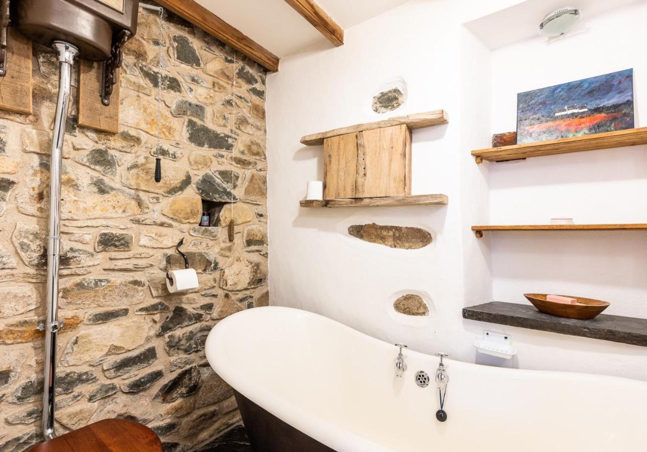 Bwthyn Capten - A Charming Cottage For Up To 6 Newport  Esterno foto